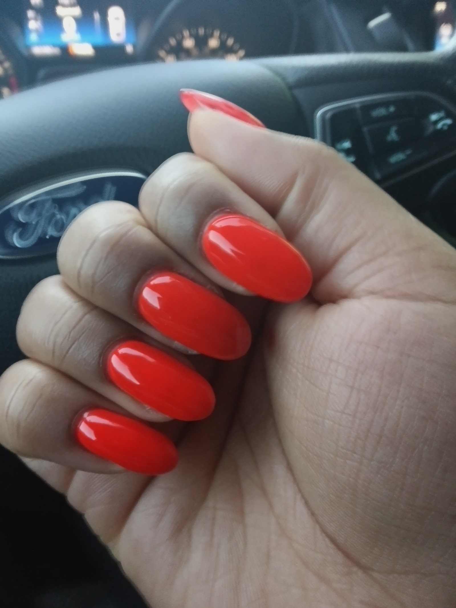 Rainbow Nails logo